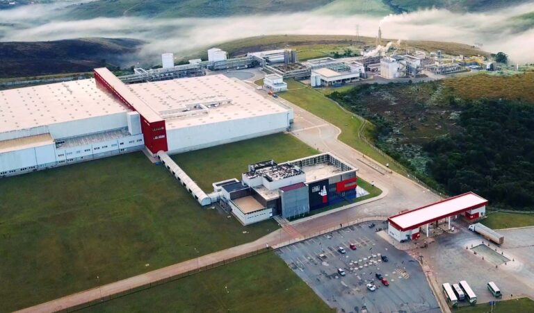 Coca-Cola FEMSA Brasil abre vagas de emprego para fábrica em Itabirito; veja como se candidatar Coca-Cola FEMSA Brasil abre vagas de emprego para fábrica em Itabirito (MG); veja como se candidatar - Foto: Divulgação/Coca Cola