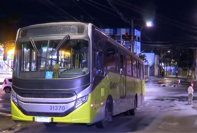Garupa de moto morre atropelada por ônibus na Avenida Amazonas, em BH garupa moto avenida amazonas bh