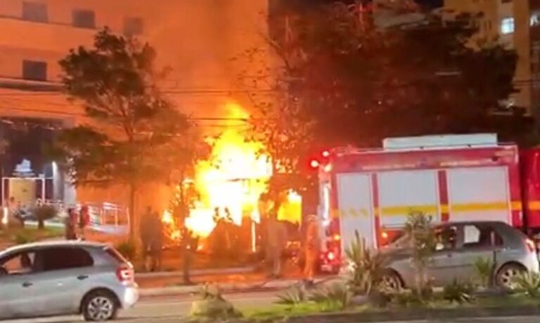 Casa do Saber: Incêndio criminoso atinge biblioteca comunitária em BH - Foto: Reproduçãp/Redes Sociais