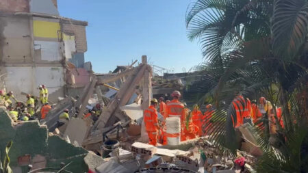 Defesa Civil interdita duas casas após vistoria em área de desabamento de lar de idosos - Foto: Divulgação/Corpo de Bombeiros