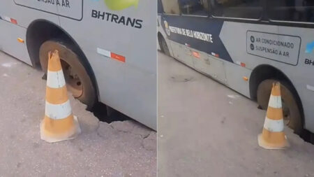 Ônibus fica preso após asfalto ceder e abrir cratera em bairro de BH - Foto: Reprodução