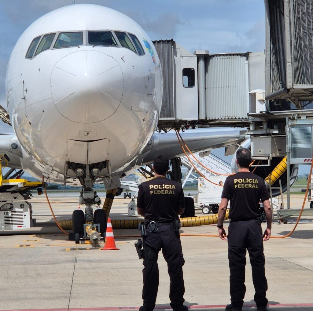 Homicida brasileiro procurado pela Interpol é extraditado de Portugal para cumprir pena em MG Homicida brasileiro procurado pela Interpol é extraditado de Portugal para cumprir pena em MG - Foto: Divulgação/PF
