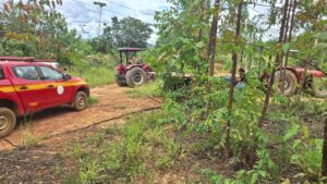 Soldador morre prensado por caçamba na zona rural de Abaeté Soldador morre prensado por caçamba na zona rural de Abaeté - Foto: Divulgação/Corpo de Bombeiros