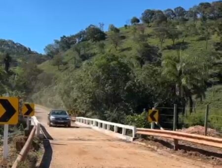 Ponte na MG-030, em Itabirito, é liberada para tráfego de veículos - Foto: DER-MG / Divulgação