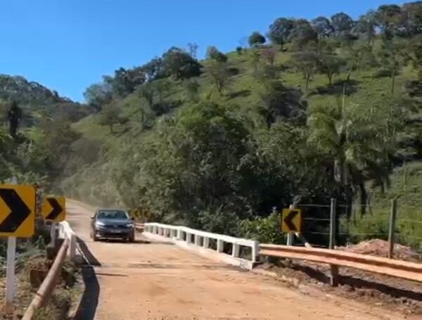 Ponte na MG-030, em Itabirito, é liberada para tráfego de veículos - Foto: DER-MG / Divulgação
