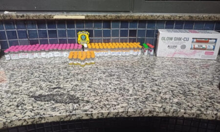 Homem é preso com quase 200 ampolas de medicamentos para emagrecimento na BR-262, em MG - Foto: Divulgação/PRF