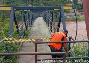 Raposos suspende aulas, interdita passarela e fecha posto após aumento do Rio das Velhas - Foto: Divulgação/Prefeitura de Raposos