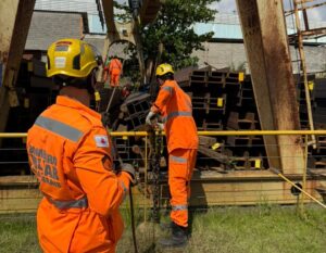 Trabalhador morre após ser atingido por vigas metálicas em empresa de Contagem Trabalhador morre após ser atingido por vigas metálicas em empresa de Contagem - Foto: Divulgação/CBMMG