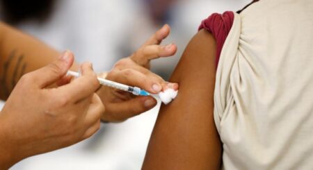 BH antecipa campanha de vacinação contra a gripe para conter casos respiratórios - Foto: Rodrigo Clemente/PBH