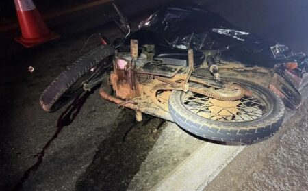 Motociclista morre após acidente com caminhão na BR-040, em MG - Foto: Divulgação/PRF