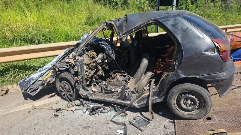 Jovem morre preso às ferragens após acidente na MG-050, em Formiga - Foto: Divulgação/CBMMG