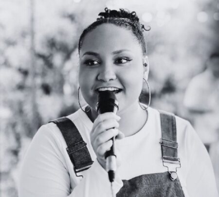 Quem era Carolina Beatriz? Cantora gospel que morreu após acidente em parque de MG Quem era Carolina Beatriz? Cantora gospel que morreu após acidente em parque de MG - Foto: Reprodução/Redes Sociais