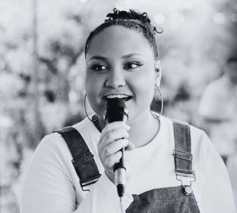 Quem era Carolina Beatriz? Cantora gospel que morreu após acidente em parque de MG - Foto: Reprodução/Redes Sociais