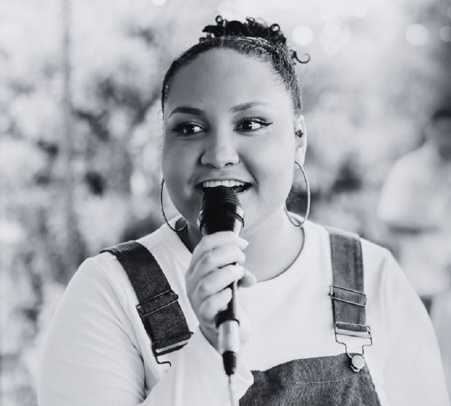 Quem era Carolina Beatriz? Cantora gospel que morreu após acidente em parque de MG Quem era Carolina Beatriz? Cantora gospel que morreu após acidente em parque de MG - Foto: Reprodução/Redes Sociais