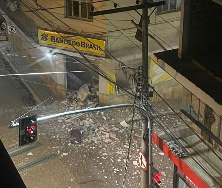 Criminosos explodem agência do Banco do Brasil em Guidoval - Foto: Reprodução/Redes Sociais