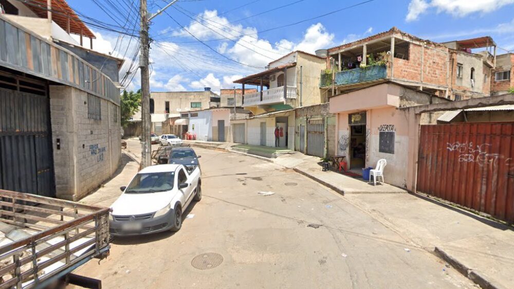 Grávida de cinco meses é morta a tiros na Vila Calafate, em BH Grávida de cinco meses é morta a tiros na Vila Calafate, em BH - Foto: Reprodução/Google Street View