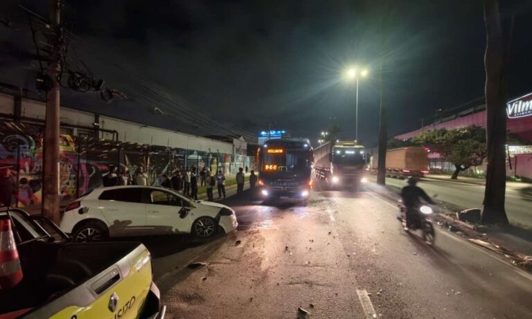 Motorista fica ferido após acidente na Avenida Cardeal Eugênio Pacelli, em Contagem - Foto: Divulgação/TransCon