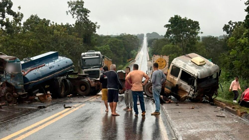 Motorista morre preso às ferragens em acidente na BR-040, em MG - Foto: Reprodução/Redes Sociais