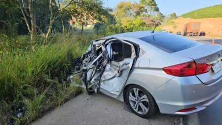 Homem morre e crianças ficam feridas em acidente na BR-262, em Manhuaçu - Foto: Jailton Pereira/Portal Caparaó