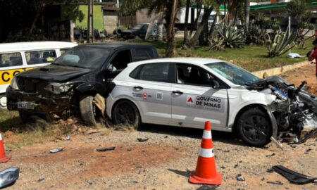 Acidente entre carro da prefeitura e caminhonete deixa cinco feridos em Andradas - Foto: Divulgação/Corpo de Bombeiros