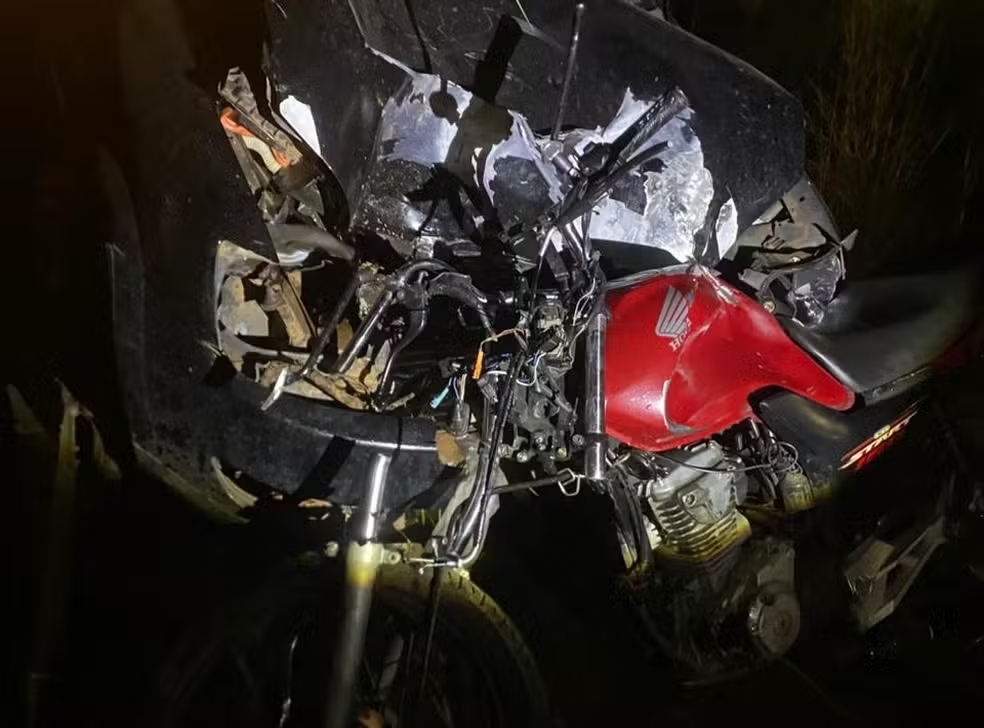 Entregador morre após colisão frontal com carro na contramão em Uberlândia - Foto: Reprodução