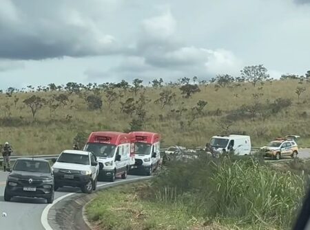 Acidente entre carros deixa três feridos na MG-010, na Serra do Cipó - Foto: Reprodução/Redes Sociais