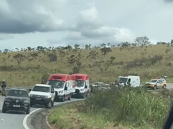 Acidente entre carros deixa três feridos na MG-010, na Serra do Cipó - Foto: Reprodução/Redes Sociais