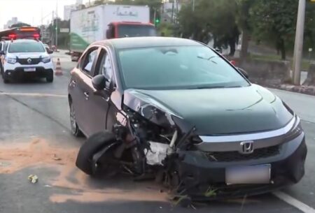 Motorista com sinais de embriaguez bate carro na Avenida Nossa Senhora do Carmo, em BH - Foto: Reprodução/TV Globo