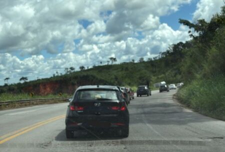 AO VIVO: trânsito na volta do feriado de Páscoa nas rodovias BRs 040 e 381 em MG - Foto: Reprodução/Redes Sociais