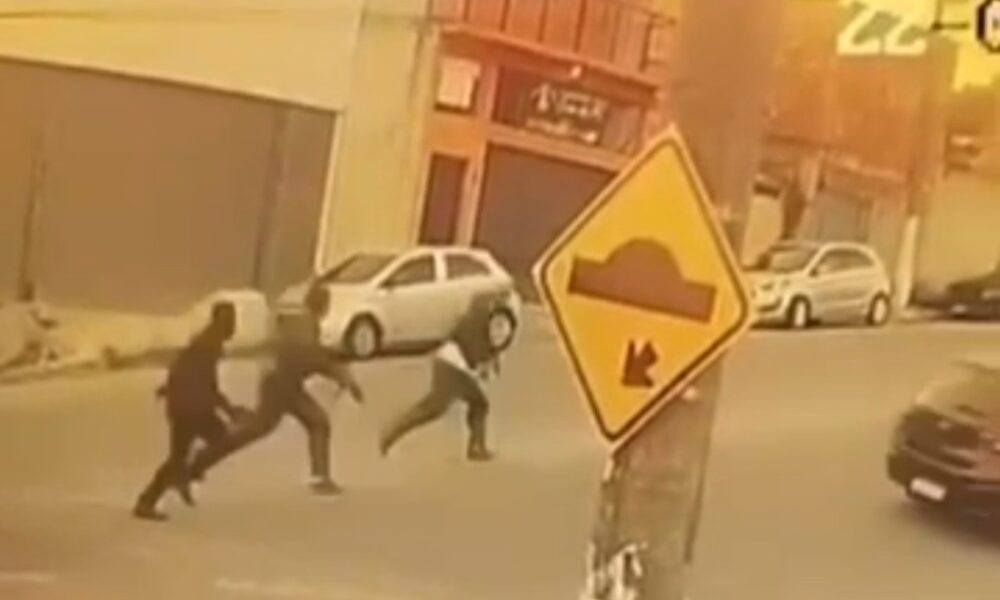 Dois irmãos são baleados em emboscada com fuzis em Santa Luzia - Foto: Reprodução