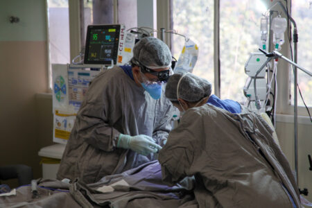 BH decreta situação de emergência em saúde pública diante do avanço de doenças respiratórias - Foto: Divulgação/Fhemig