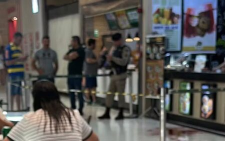 Homem esfaqueia cliente em praça de alimentação de shopping em Pouso Alegre - Foto: Reprodução