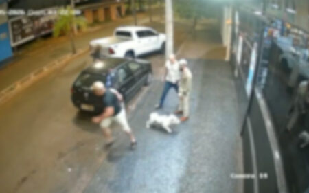 Homem é preso após esfaquear vizinho, agredir companheira e ferir cachorro em Ituiutaba Homem é preso após esfaquear vizinho, agredir companheira e ferir cachorro em Ituiutaba - Foto: Reprodução