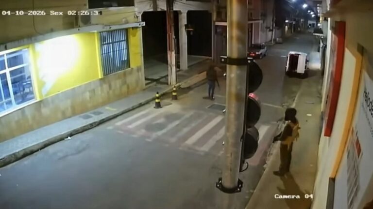 Três suspeitos são presos por explosão e assalto ao Banco do Brasil em MG Três suspeitos são presos por explosão e assalto ao Banco do Brasil em Guidoval (MG) - Foto: Reprodução