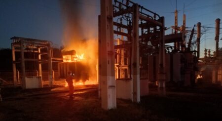 Incêndio atinge subestação de fábrica de cimento em Pedro Leopoldo - Foto: Divulgação/CBMMG