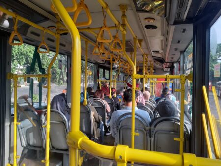 Idosa que caiu em ônibus após manobra brusca será indenizada na Grande BH - Foto: Divulgação/Depositphotos