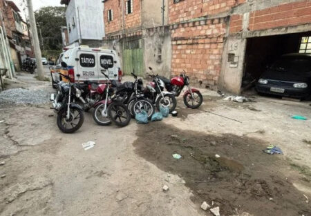 PM prende cinco pessoas em ações contra desmanches de motos furtadas em BH - Foto: Divulgação/PMMG