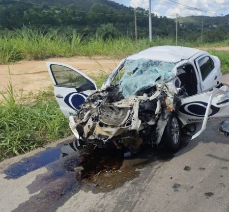 Motorista morre em acidente com carro da Band Minas e caminhão na BR-381, em Sabará Motorista morre em acidente com carro da Band Minas e caminhão na BR-381, em Sabará - Foto: Divulgação/Corpo de Bombeiros
