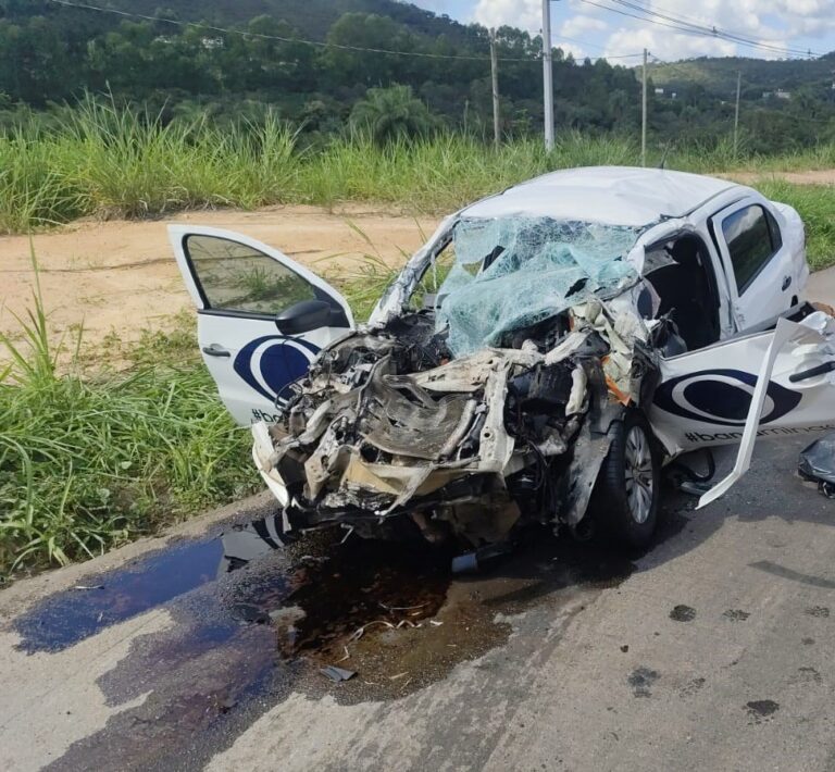 Motorista morre em acidente com carro da Band Minas e caminhão na BR-381, em Sabará - Foto: Divulgação/Corpo de Bombeiros