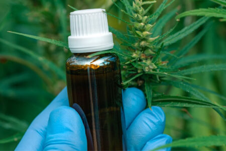 Estado e prefeitura devem fornecer canabidiol a criança com autismo Estado e prefeitura devem fornecer canabidiol a criança com autismo - Foto: Reprodução