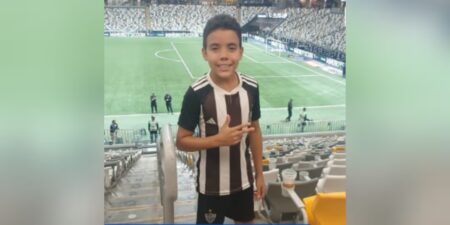 Menino de 11 anos morre após trave de gol cair sobre sua cabeça em estádio na Grande BH - Foto: Reprodução/Redes Sociais