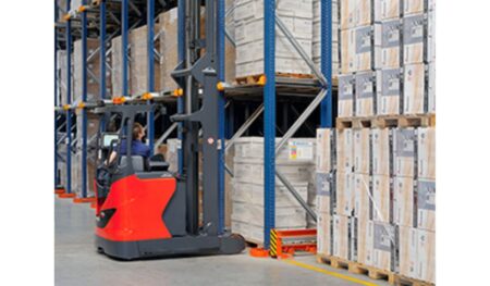 Eficiência logística com equipamentos adequados para movimentação de cargas
