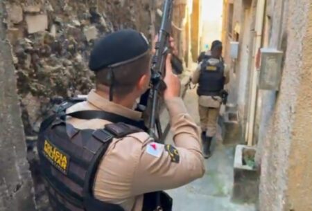 Gerente do tráfico na Vila do Pau Comeu é baleado durante operação em BH - Foto: Divulgação/PMMG