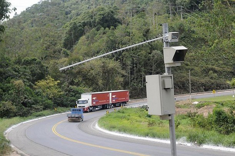 Radares instalados na BR-381, em Ipatinga, ainda não aplicam multas - Foto: Divulgação/Agência Brasila