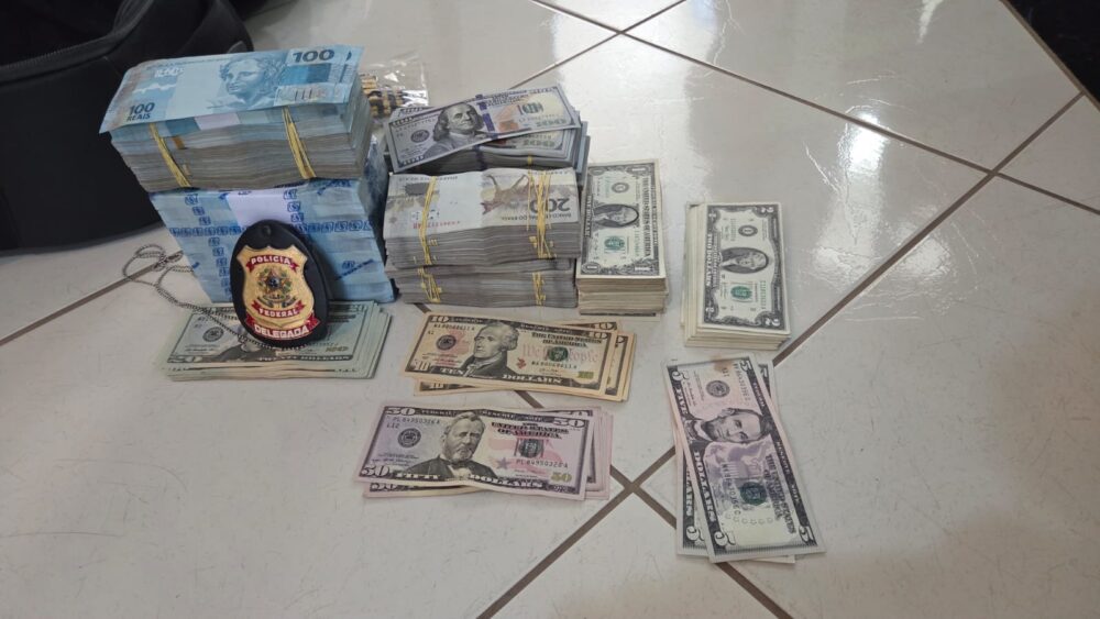 Grupo suspeito de tráfico internacional é alvo de operação após apreensão cocaína em Confins Grupo suspeito de tráfico internacional é alvo de operação após apreensão cocaína em Confins - Foto: Divulgação/PF