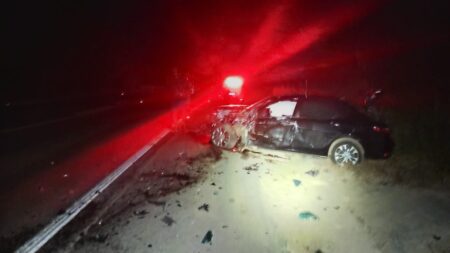 Três pessoas ficam feridas após acidente entre carros na BR-491, em Varginha - Foto: Divulgação/CBMMG
