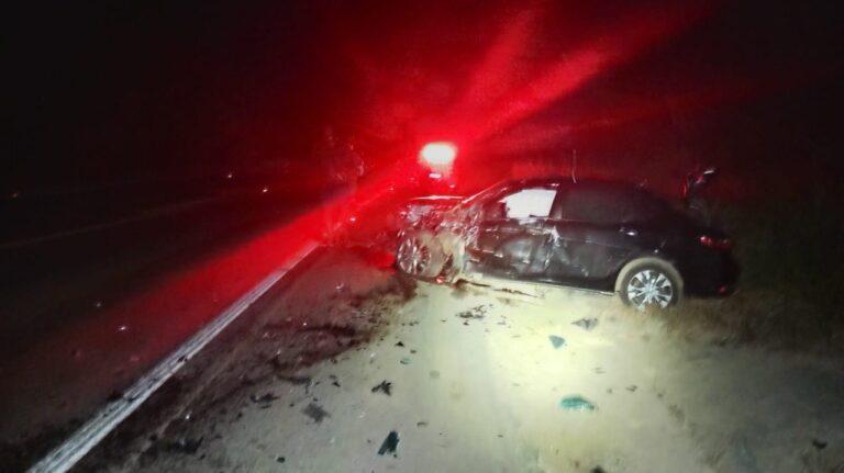 Três pessoas ficam feridas após acidente entre carros na BR-491, em Varginha - Foto: Divulgação/CBMMG