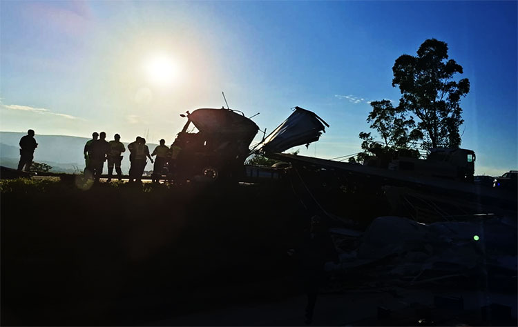 Motorista morre preso às ferragens após acidente com caminhão na BR-040, em Sete Lagoas Motorista morre preso às ferragens após acidente com caminhão na BR-040, em Sete Lagoas - Foto: Reprodução/Redes Sociais