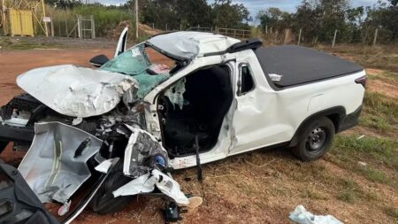 Engenheira química morre após invadir contramão e bater de frente com carreta na BR-040, em MG Engenheira química morre após invadir contramão e bater de frente com carreta na BR-040, em MG - Foto: Divulgação/PRF