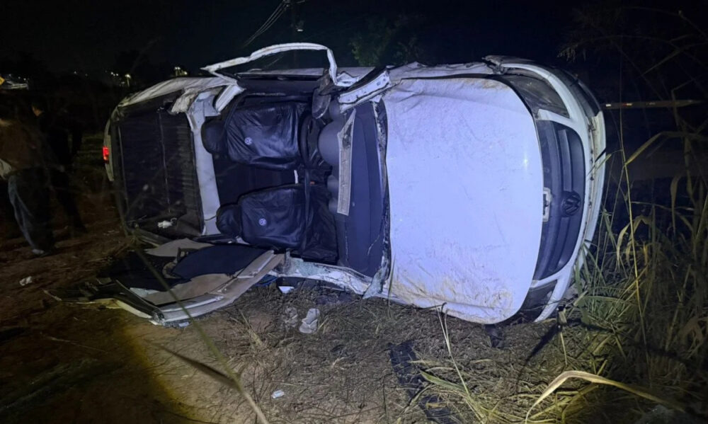 Passageira de carro morre após acidente com caminhão na BR-262, em Nova Serrana - Foto: Divulgação/PRF